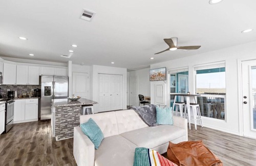 Port Bolivar Apartamento | Cabn By the Sea Ultra Secluded Beachfront Home