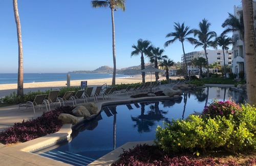 San Jose del Cabo Condominio | Planta baja frente al mar con impresionantes vistas al mar a solo unos pasos de la playa