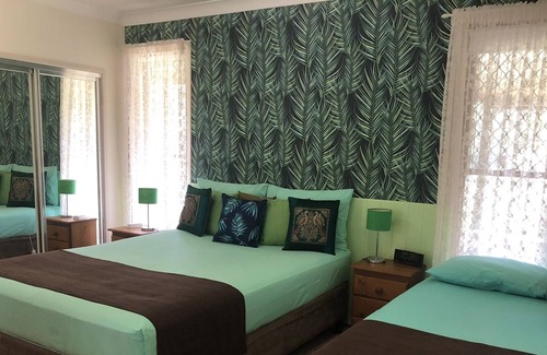 Bellmere Casa | Caboolture 4. Casa de vacaciones de 5 estrellas en la puerta de entrada a la costa del sol en Qld