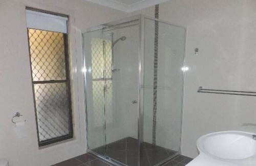 Bellmere Casa | Caboolture 4. Casa de vacaciones de 5 estrellas en la puerta de entrada a la costa del sol en Qld