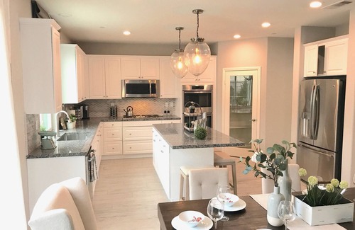 Jurupa Valley Casa | ❃Hogar en casa de lujo ❃Perfecto para retiro en familia ❃ Wifi rápido ❃ Camas para niños ❃