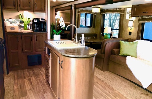 Pedernales Bend Casa | Cactus Camper is close to the water with lake views