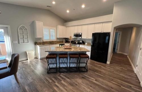 Greenacres Casa | Cadbury 4BR Outdoor Kitchen Sleeps 8 Peaceful