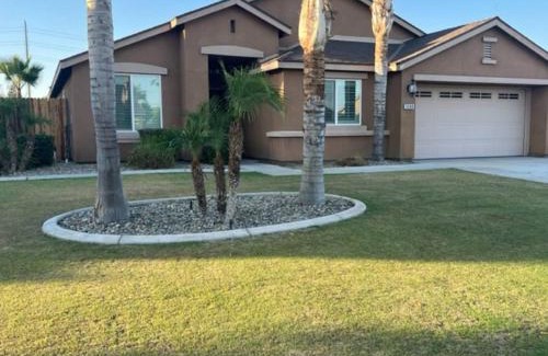 Greenacres Casa | Cadbury 4BR Outdoor Kitchen Sleeps 8 Peaceful