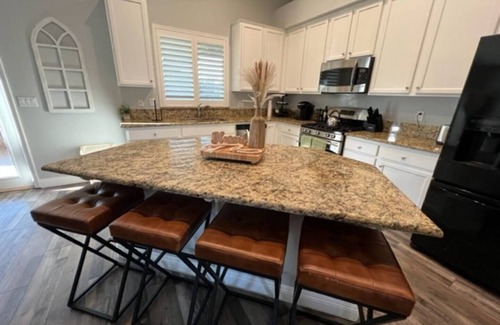 Greenacres Casa | Cadbury 4BR Outdoor Kitchen Sleeps 8 Peaceful