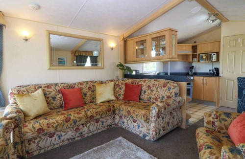 Amlwch Cabaña | CAE CARREG, pet friendly, country holiday cottage in Cemaes Bay