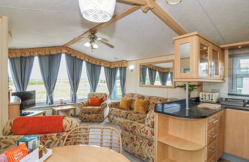 Amlwch Cabaña | CAE GOG, pet friendly, country holiday cottage in Cemaes Bay