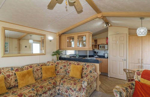 Amlwch Cabaña | CAE GOG, pet friendly, country holiday cottage in Cemaes Bay