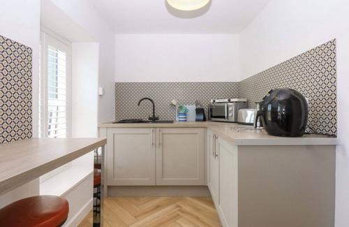 Llanfaelog Cabaña | CAE GWYN, character holiday cottage in Bryn Du