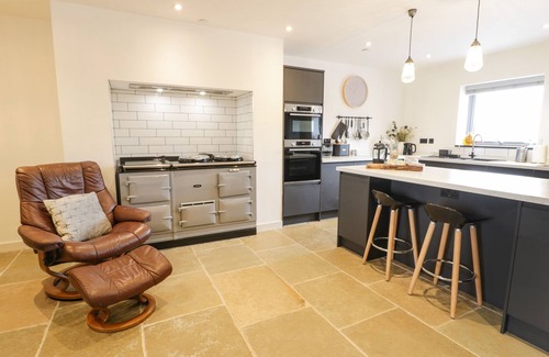Llanfairpwllgwyngyll Casa | CAE SAM, family friendly, luxury holiday cottage in Pentraeth