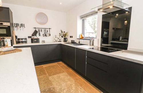 Llanfairpwllgwyngyll Casa | CAE SAM, family friendly, luxury holiday cottage in Pentraeth