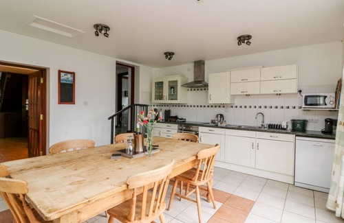 Battle Casa | CAECRWN, pet friendly, luxury holiday cottage, with hot tub in Brecon