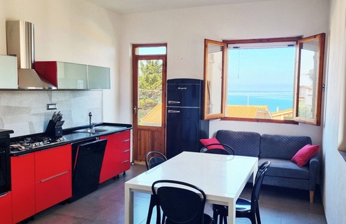 Cuglieri Apartamento | Caelia sea view apartment, 3 double rooms with bath inside
