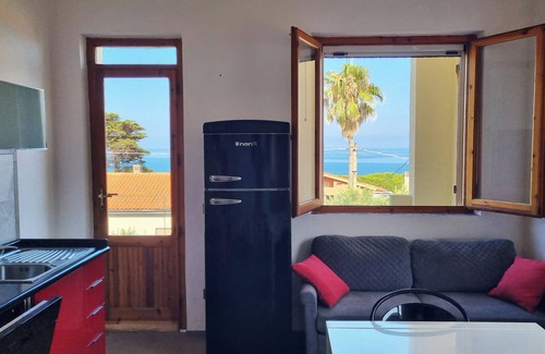 Cuglieri Apartamento | Caelia sea view apartment, 3 double rooms with bath inside