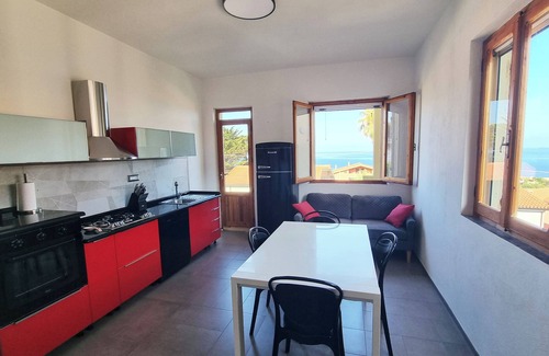 Cuglieri Apartamento | Caelia sea view apartment, 3 double rooms with bath inside