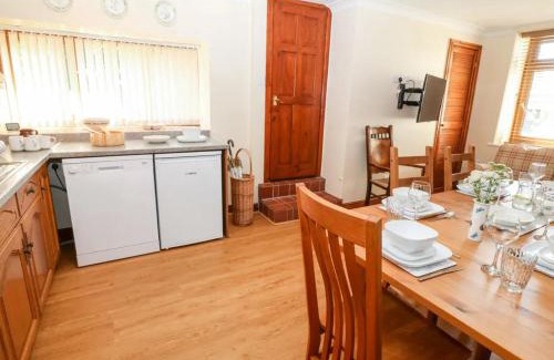 Dinas Casa | Caer Rhos