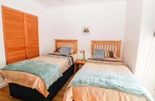 Dinas Casa | Caer Rhos