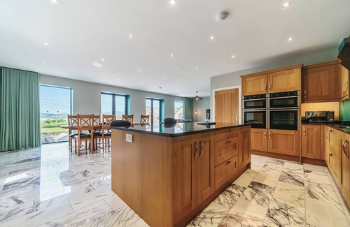 Talsarnau Cabaña | CAERFFYNNON HOUSE, family friendly, with hot tub in Porthmadog