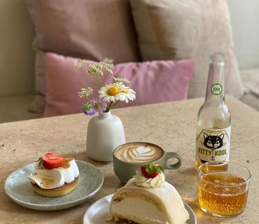 Ronneby Casa | Café Mandeltårtan B&B VillaFloraViola
