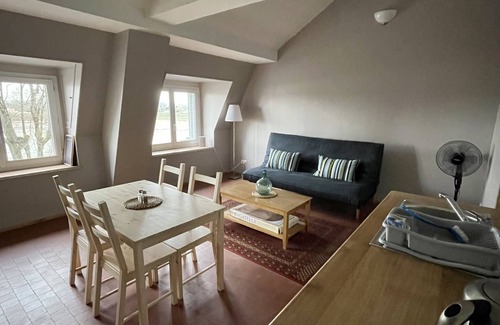 Nevers Apartamento | Habitacion Doble-Confortable-Baño Privado-Vista al patio-Côté Cour
