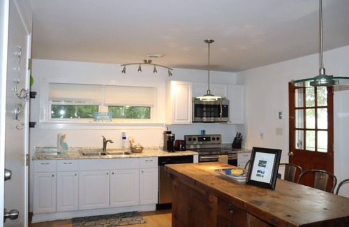 Wilmington Beach Cabaña | Caicos Cottage! Between CB/KB towns Dog Friendly w/fenced yard, Parking - 3 cars