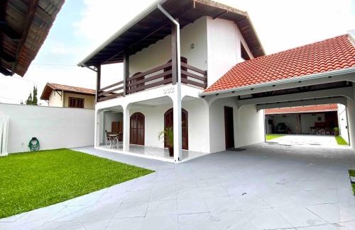Matinhos Casa | Caiobá - Casa 4 quartos com AR, espaçosa e perto do mar