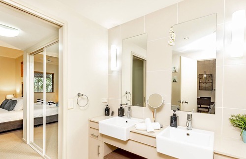Westcourt Apartamento | Cairns 1BR Tranquillity; Pools & Gym