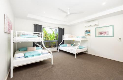 Trinity Park Casa | Cairns Beaches Home, Marina View, Sleeps 12