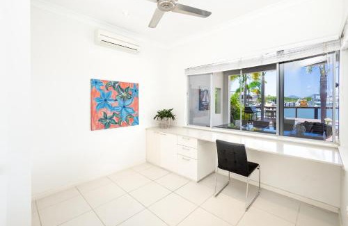 Trinity Park Casa | Cairns Beaches Home, Marina View, Sleeps 12