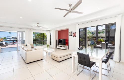 Trinity Park Casa | Cairns Beaches Home, Marina View, Sleeps 12