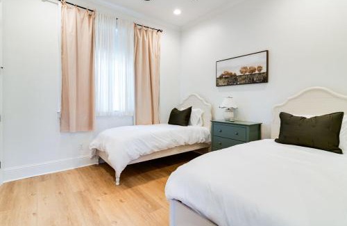 Lafayette Apartamento | Cajun Country Retreat King Beds Patio Arcade Luxe