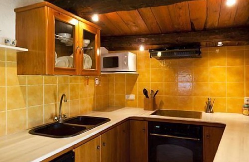 Casserres Cabaña | Casa Rural para 7 personas, con gran jardín y piscina privada