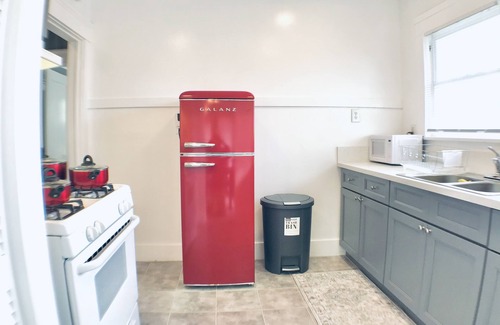 Oleander - Sunset Apartamento | CAL King Bed/Sleeps 4/Furnished Private APT/In-Unit Washer Dryer/Smart 55" HDTV