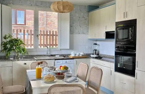 Prellezo Casa | Cala Berellín Prellezo Cantabria, Casa a estrenar, piscina, al lado de Cala Berellín