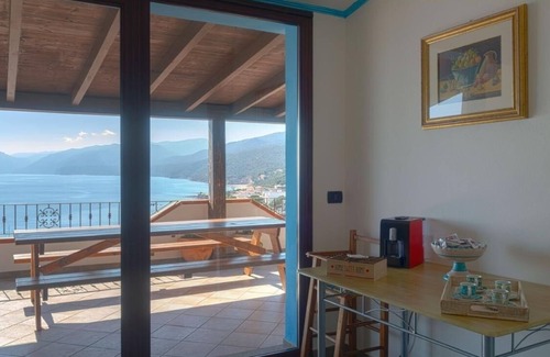 Cala Gonone Apartamento | Cala Gonone, Sardinia, house with beautiful sea view