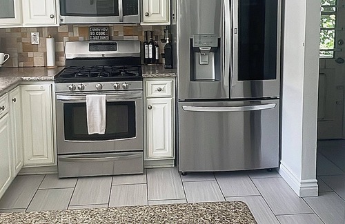 Agoura Hills Casa | Calabasas CA 4-bedroom in peaceful Saratoga Ranch with private pool & jacuzzi