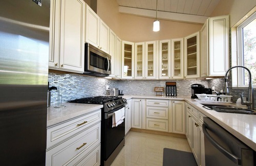 Calabasas Casa | Calabasas luxury 3 Bed 2 Bath Mountain View with Patio quite