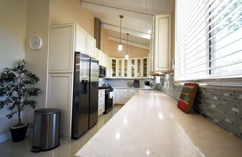 Calabasas Casa | Calabasas luxury 3 Bed 2 Bath Mountain View with Patio quite