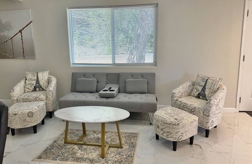 Calabasas Casa | Calabasas Stunning, Peaceful, New, 1 Bedroom Unit