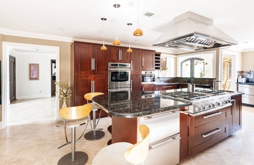 Calabasas Casa | Calabasas Vila lake View Home