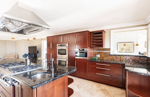 Calabasas Casa | Calabasas Vila lake View Home