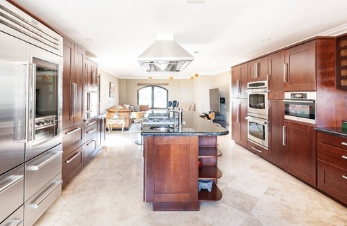 Calabasas Casa | Calabasas Vila lake View Home