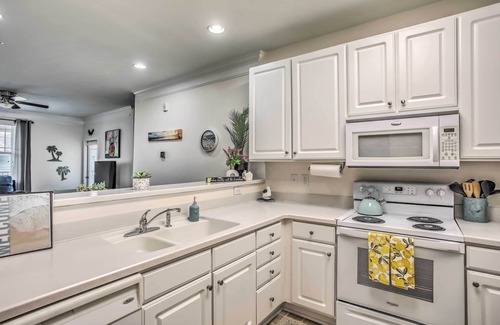 Calabash Condominio | Calabash Condo on Golf Course w/ Pool & Gym!
