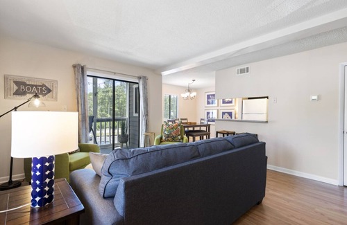 Carolina Shores Condominio | Calabash Style Condo w/King Bed & Pool