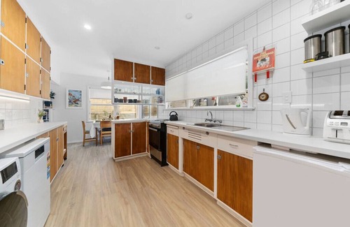 Waikanae Cabaña | Calapso Cottage - Waikanae Beach Holiday Home