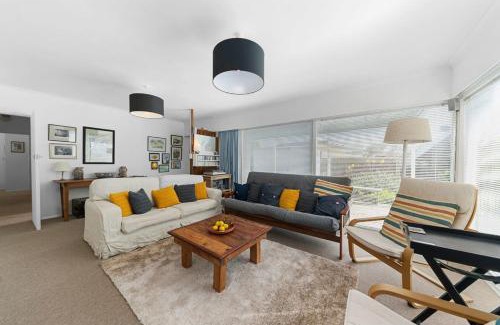 Waikanae Casa | Calapso Cottage - Waikanae Beach Holiday Home
