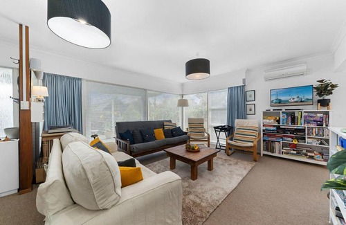 Waikanae Casa | Calapso Cottage - Waikanae Beach Holiday Home