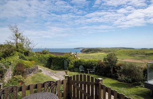 Penally Apartamento | Caldey Island View - Sea Views and Log Burner