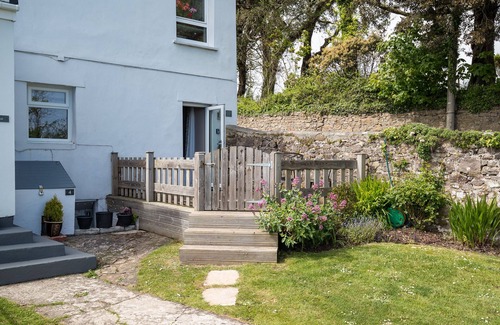 Penally Apartamento | Caldey Island View - Sea Views and Log Burner