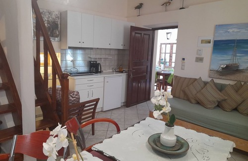Atsipópoulon Apartamento | Colorido REA Suite, piscina, patio, terraza en la azotea, cerca de Rethymno